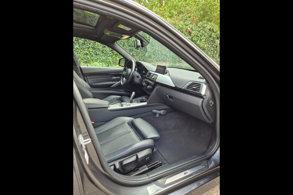 BMW 3-serie M Sport 1e EIG 100% Dealer Pano Cam Apple CarPlay Touring LED 19inch NL 320i High Executive