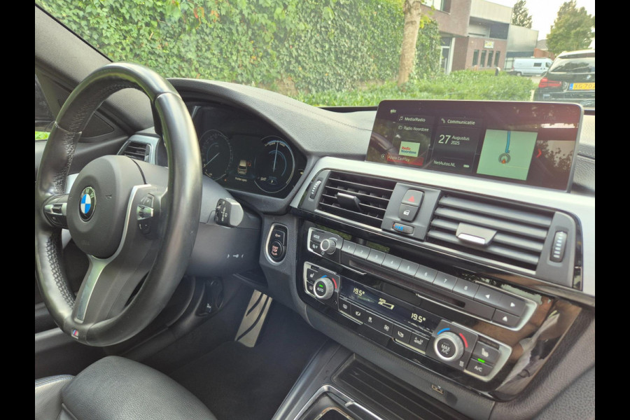 BMW 3-serie M Sport 1e EIG 100% Dealer Pano Cam Apple CarPlay Touring LED 19inch NL 320i High Executive