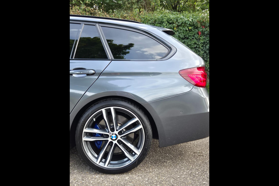 BMW 3-serie M Sport 1e EIG 100% Dealer Pano Cam Apple CarPlay Touring LED 19inch NL 320i High Executive