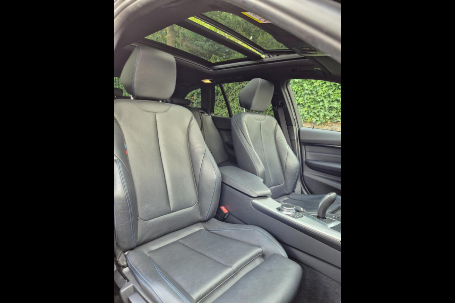 BMW 3-serie M Sport 1e EIG 100% Dealer Pano Cam Apple CarPlay Touring LED 19inch NL 320i High Executive