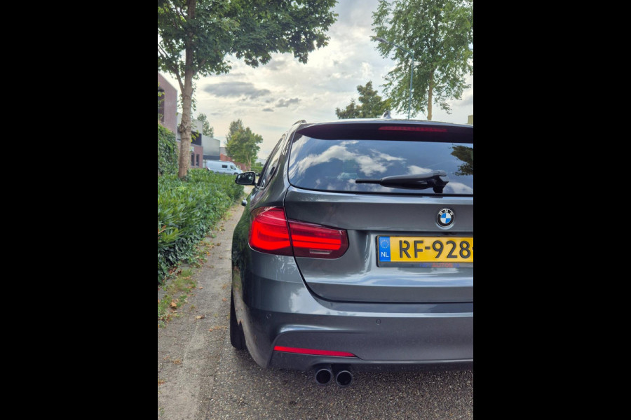 BMW 3-serie M Sport 1e EIG 100% Dealer Pano Cam Apple CarPlay Touring LED 19inch NL 320i High Executive