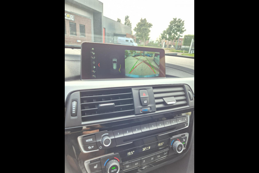 BMW 3-serie M Sport 1e EIG 100% Dealer Pano Cam Apple CarPlay Touring LED 19inch NL 320i High Executive