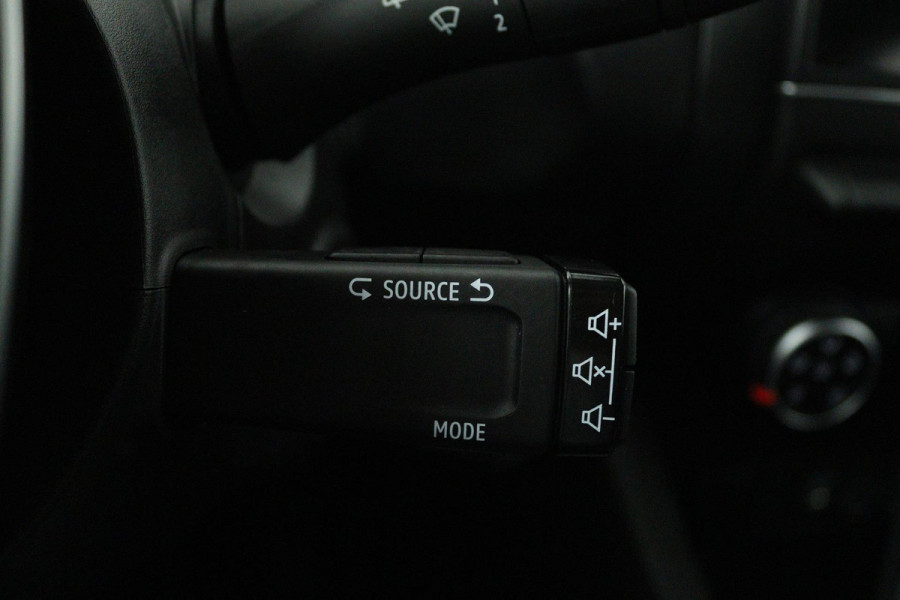 Renault Captur 1.0 TCe 100 Zen (ACHTERUITRIJCAMERA, NAVIGATIE, CRUISE CONTROL, LANE-ASSIST, PARKEERSENSOREN)