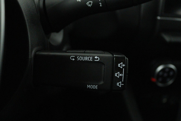 Renault Captur 1.0 TCe 100 Zen (ACHTERUITRIJCAMERA, NAVIGATIE, CRUISE CONTROL, LANE-ASSIST, PARKEERSENSOREN)
