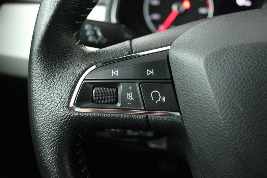 Seat Arona 1.0 TSI Xcellence Launch Edition (STOELVERWARMING, CAMERA, NAVIGATIE, CRUISE CONTROL ADAPTIEF, PARKEERSENSOREN)