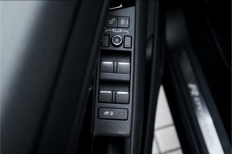 Land Rover Range Rover Evoque 2.0 P200 AWD R-Dynamic Black Pano Leder Camera Trekhaak