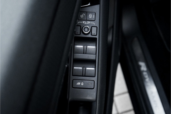 Land Rover Range Rover Evoque 2.0 P200 AWD R-Dynamic Black Pano Leder Camera Trekhaak