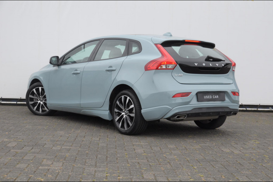 Volvo V40 T2 122PK Automaat Momentum / Adaptieve cruise control / BLIS / Parkeersensoren met camera / Bluetooth / Lederen bekleding / Panoramadak / Exterieur styling pack