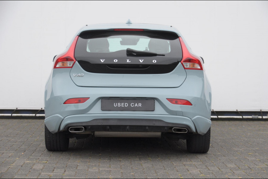 Volvo V40 T2 122PK Automaat Momentum / Adaptieve cruise control / BLIS / Parkeersensoren met camera / Bluetooth / Lederen bekleding / Panoramadak / Exterieur styling pack