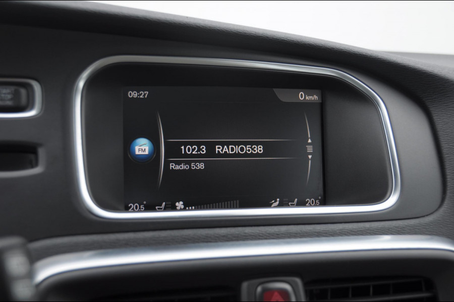 Volvo V40 T2 122PK Automaat Momentum / Adaptieve cruise control / BLIS / Parkeersensoren met camera / Bluetooth / Lederen bekleding / Panoramadak / Exterieur styling pack
