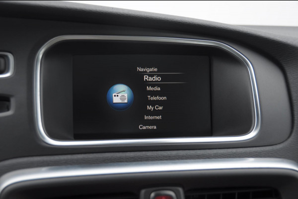 Volvo V40 T2 122PK Automaat Momentum / Adaptieve cruise control / BLIS / Parkeersensoren met camera / Bluetooth / Lederen bekleding / Panoramadak / Exterieur styling pack
