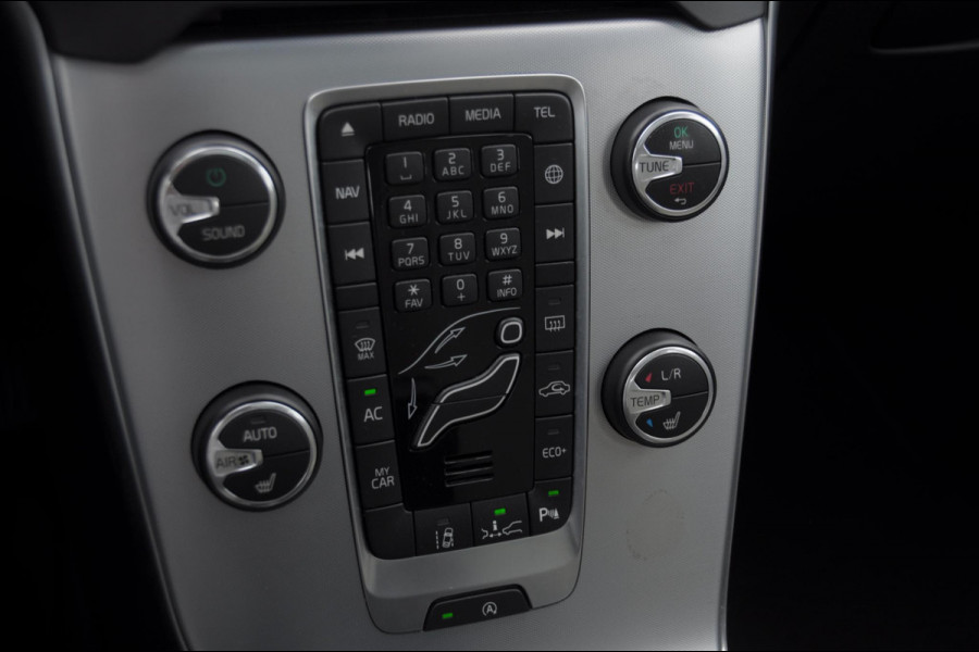 Volvo V40 T2 122PK Automaat Momentum / Adaptieve cruise control / BLIS / Parkeersensoren met camera / Bluetooth / Lederen bekleding / Panoramadak / Exterieur styling pack