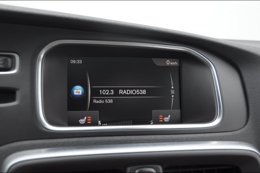 Volvo V40 T2 122PK Automaat Momentum / Adaptieve cruise control / BLIS / Parkeersensoren met camera / Bluetooth / Lederen bekleding / Panoramadak / Exterieur styling pack