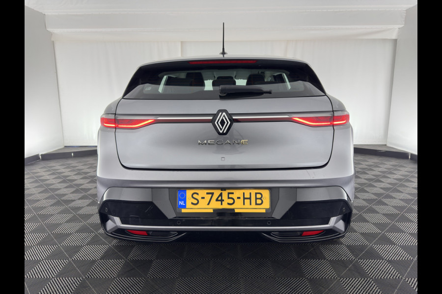 Renault Mégane E-Tech EV60 Optimum Charge Evolution [ 3-Fase ] {SOH-92%} (INCL-BTW) Aut *FULL-LED | DIGI-COCKPIT | NAVI-FULLMAP | CAMERA | COMFORT-SEATS | KEYLESS | ECC | PDC | CRUISE | DAB | CARPLAY | SHIFT-PADDLES | LANE-ASSIST | 18''ALU*