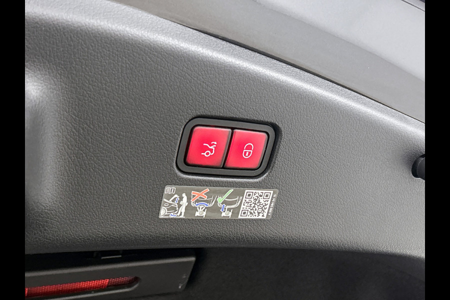 Mercedes-Benz CLE Coupé 200 AMG Line | Panoramadak |Multi spaaks Lichtmetalen velgen |"Night pakket | Parking support met camera achter |Haed-up display | Inclusief 24 maanden MB Certified garantie voor Europa.