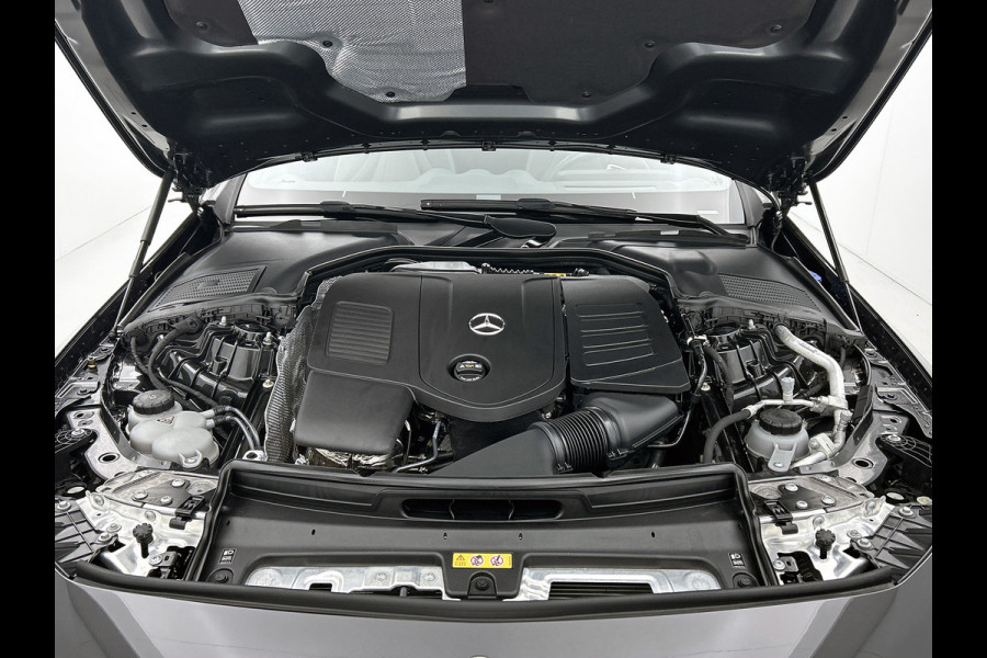 Mercedes-Benz CLE Coupé 200 AMG Line | Panoramadak |Multi spaaks Lichtmetalen velgen |"Night pakket | Parking support met camera achter |Haed-up display | Inclusief 24 maanden MB Certified garantie voor Europa.