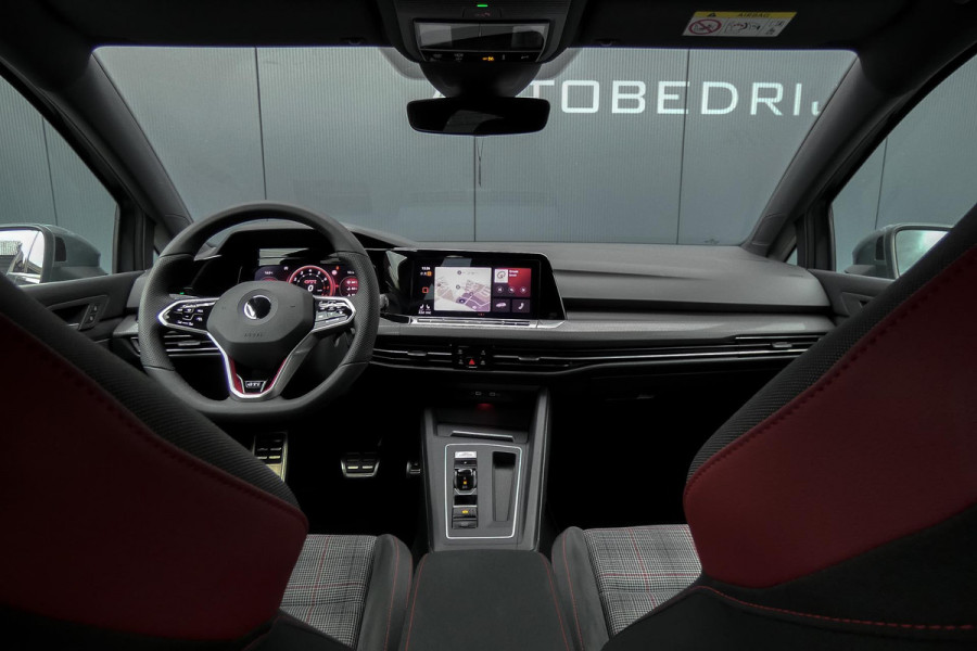 Volkswagen Golf 2.0 TSI GTI | DEALERONDERHOUDEN | STUURVERWARMING | HEAD UP DISPLAY | STOELVERWARMING
