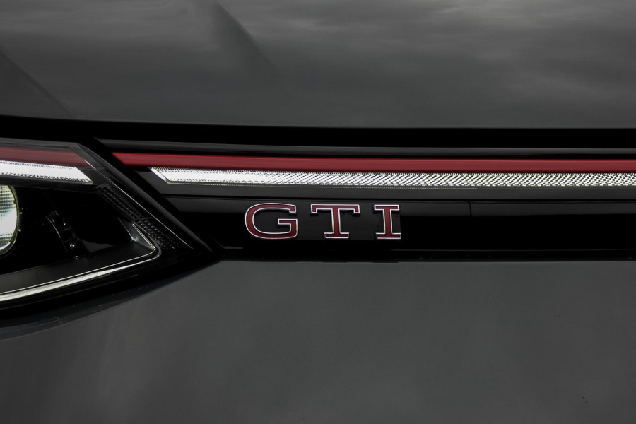 Volkswagen Golf 2.0 TSI GTI | DEALERONDERHOUDEN | STUURVERWARMING | HEAD UP DISPLAY | STOELVERWARMING