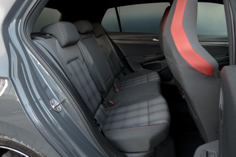 Volkswagen Golf 2.0 TSI GTI | DEALERONDERHOUDEN | STUURVERWARMING | HEAD UP DISPLAY | STOELVERWARMING