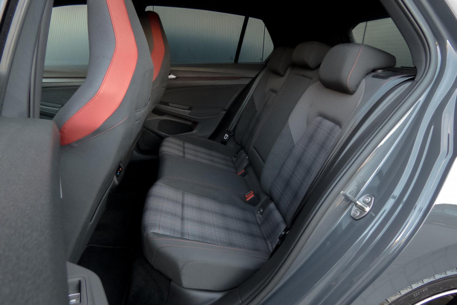Volkswagen Golf 2.0 TSI GTI | DEALERONDERHOUDEN | STUURVERWARMING | HEAD UP DISPLAY | STOELVERWARMING