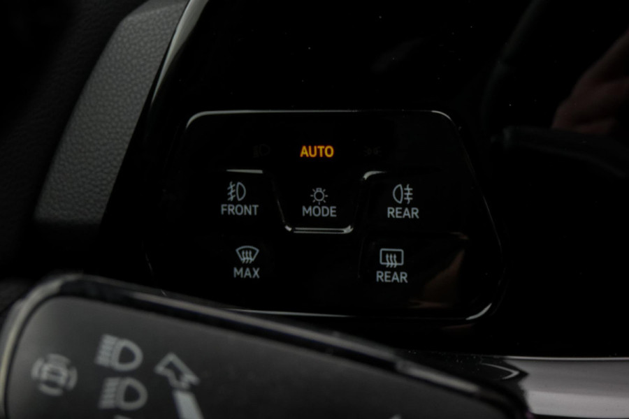 Volkswagen Golf 2.0 TSI GTI | DEALERONDERHOUDEN | STUURVERWARMING | HEAD UP DISPLAY | STOELVERWARMING