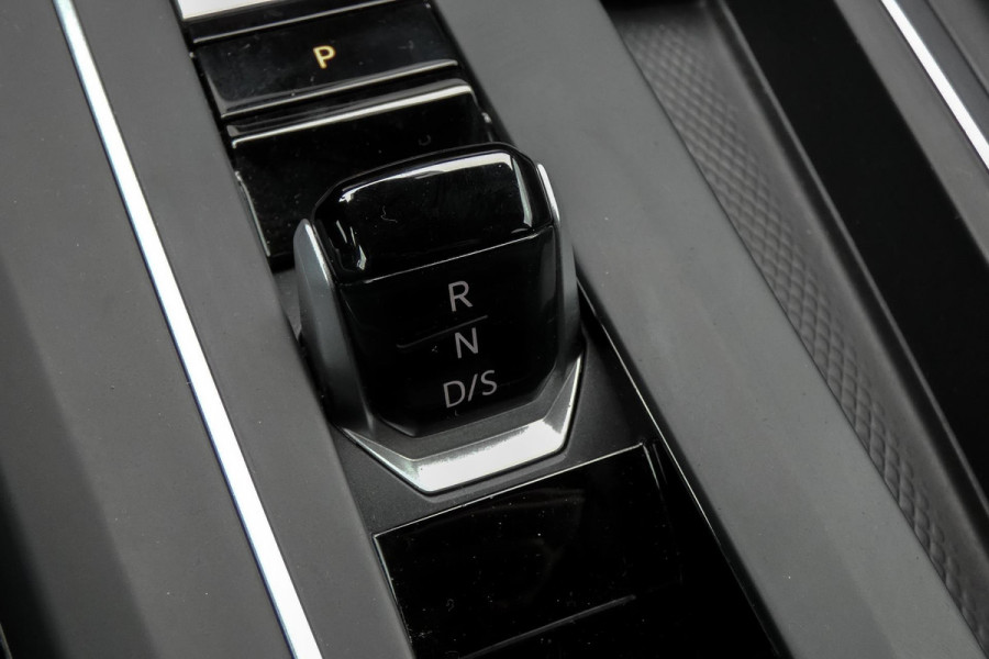 Volkswagen Golf 2.0 TSI GTI | DEALERONDERHOUDEN | STUURVERWARMING | HEAD UP DISPLAY | STOELVERWARMING