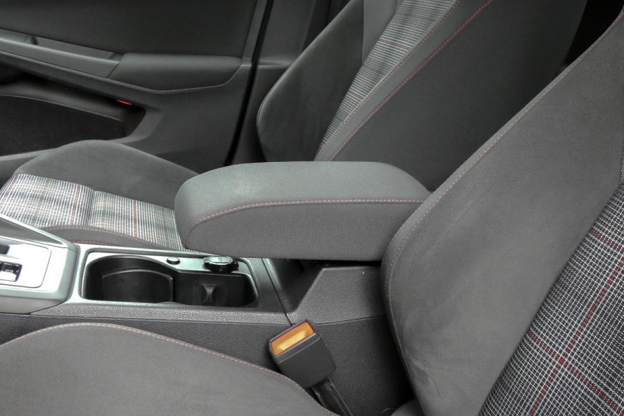 Volkswagen Golf 2.0 TSI GTI | DEALERONDERHOUDEN | STUURVERWARMING | HEAD UP DISPLAY | STOELVERWARMING