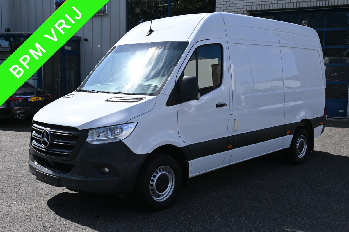 Mercedes-Benz Sprinter 316 CDI L2H2 2800 KG trekhaak, MBUX navigatie met camera, Geveerde stoelen Mercedes-Benz Sprinter 316 CDI L2H2 2800 KG trekhaak, MBUX navigatie met camera, Geveerde stoelen