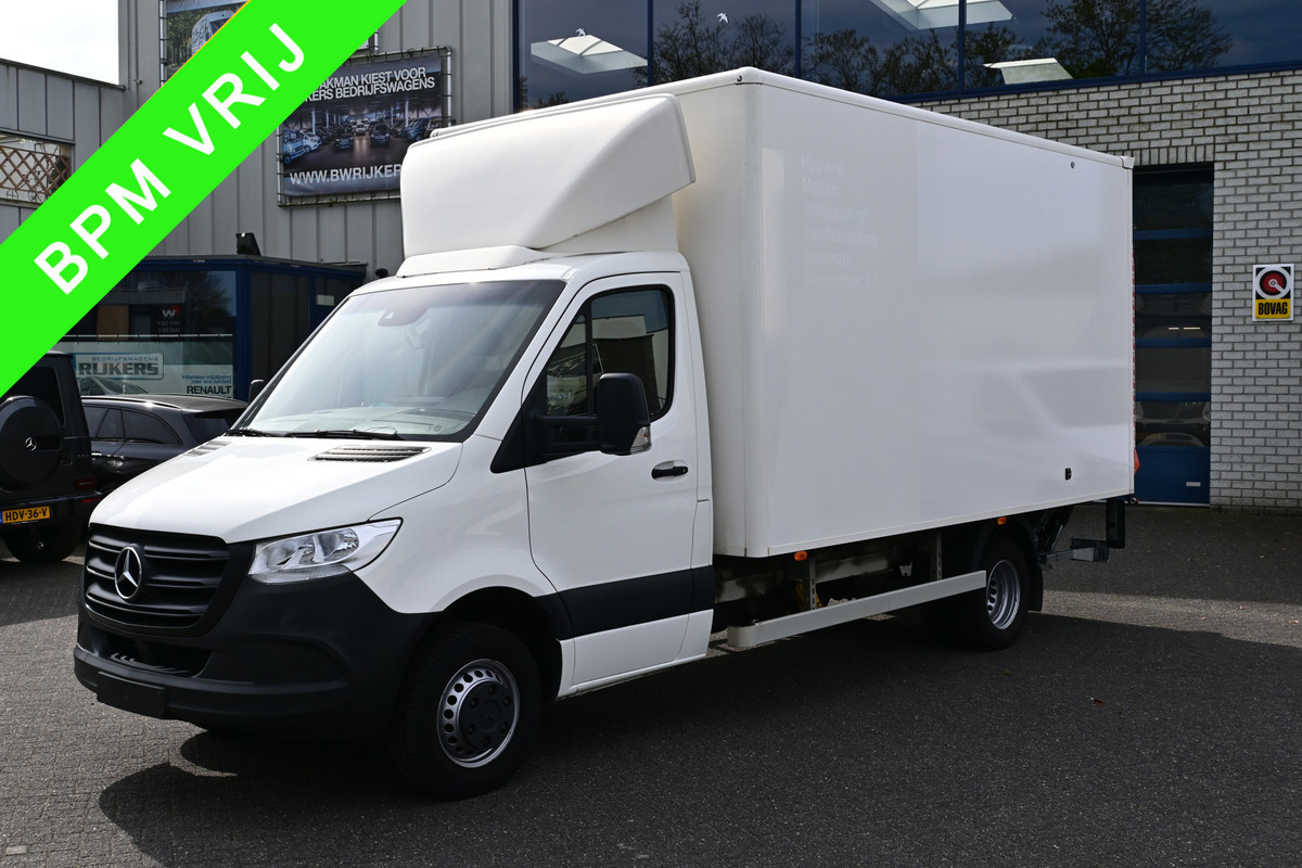 Mercedes-Benz Sprinter 514 CDI Bakwagen met NIEUWE laadklep Airco, MBUX, Geveerde stoel, Stoelverwarming Nieuwe Laadklep 1000kg 180cm Plateau Mercedes-Benz Sprinter 514 CDI Bakwagen met NIEUWE laadklep Airco, MBUX, Geveerde stoel, Stoelverwarming Nieuwe Laadklep 1000kg 180cm Plateau