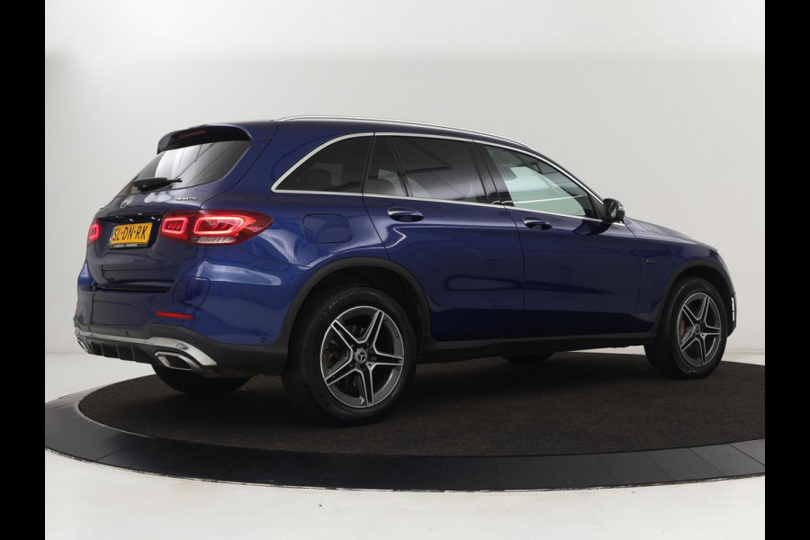 Mercedes-Benz GLC 300e 4Matic AMG | Panoramadak | Two-Tone Leder | 360 Camera | Stoelverwarming | Burmester | Carplay | Digital Cockpit | Keyless | Navigatie | Sfeerverlichting | PHEV | Plug In