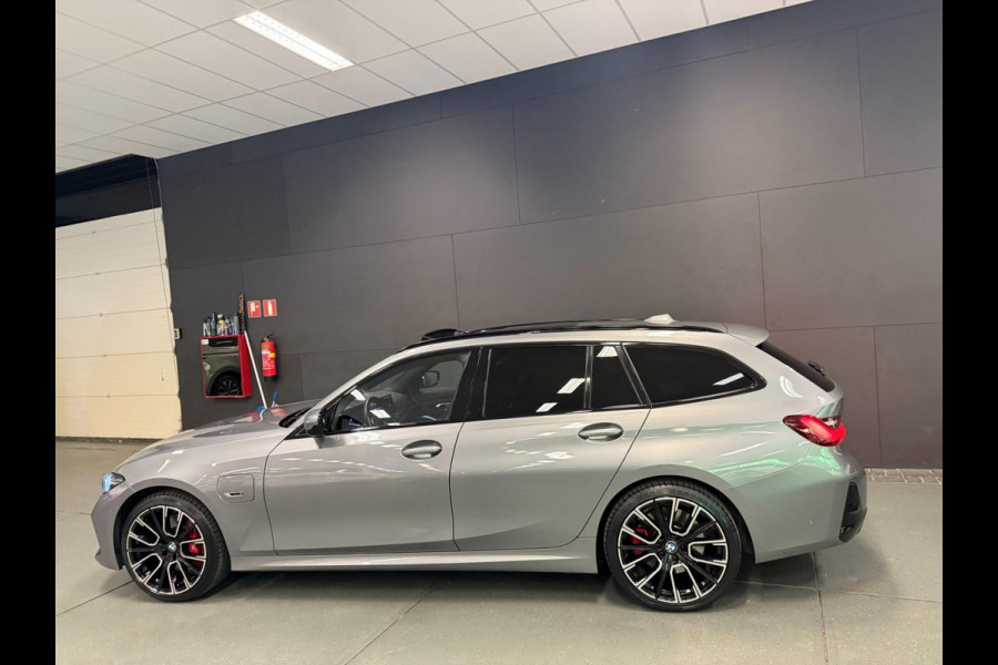 BMW 3 Serie Touring 330e M-SPORT BLACK-LINE 19'' PANO/V-COCPIT/DAB/CARPLAY/STOEL-M/LED/CAM///