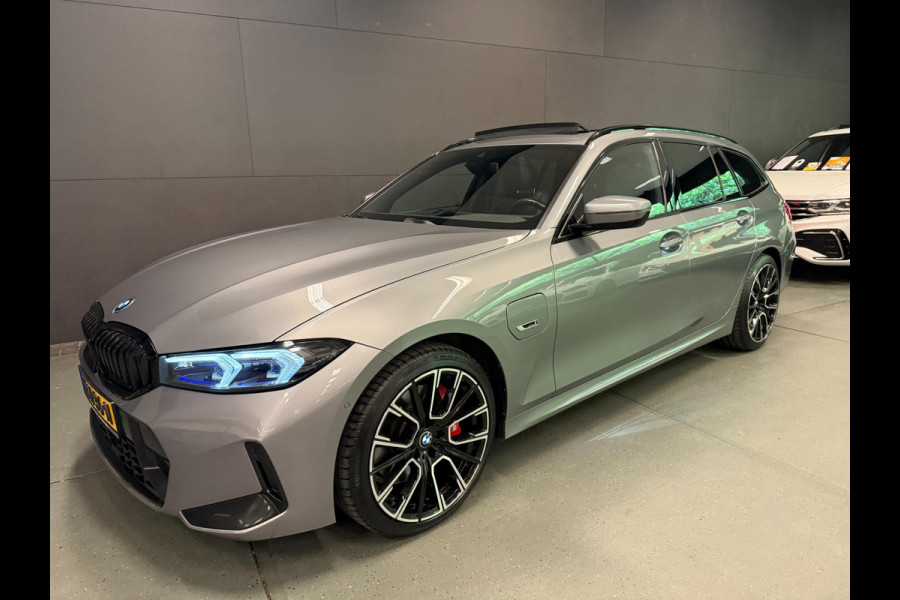 BMW 3 Serie Touring 330e M-SPORT BLACK-LINE 19'' PANO/V-COCPIT/DAB/CARPLAY/STOEL-M/LED/CAM///