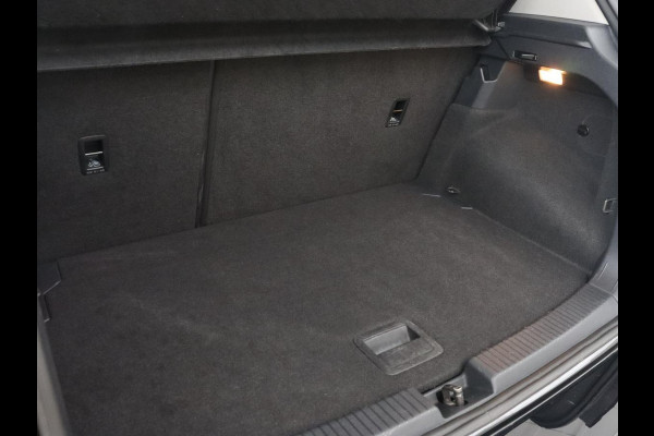 Volkswagen T-Cross 1.0 TSI Life | Carplay | Navigatie | Keyless | Virtual Cockpit | Climate control | Adaptive cruise | Dodehoek detectie | Getint glas