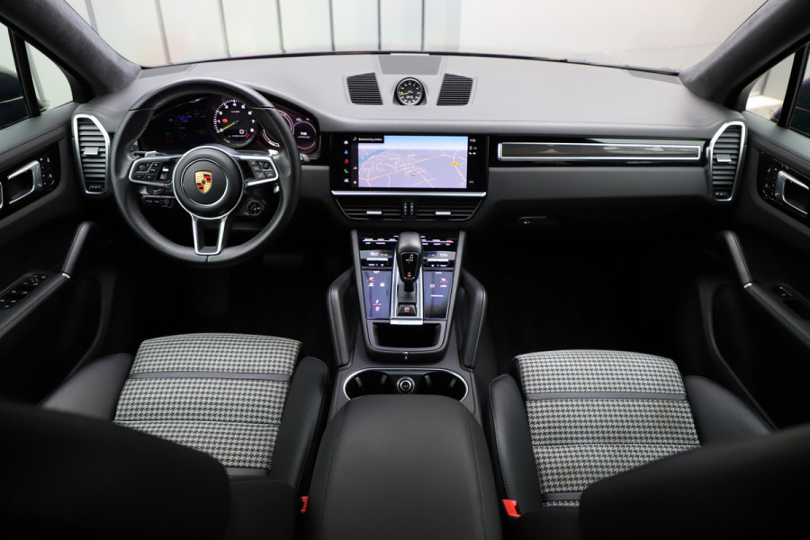 Porsche Cayenne Coupé 3.0 E-Hybrid Aut8 | 463PK | Sport-design | Achterasbesturing | Luchtvering | Matrix-led | Bose | Sport-chrono | Sfeerverlichting