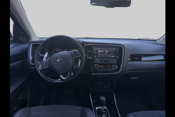 Mitsubishi Outlander 2.0 2WD CVT Limited 7-persoons Automaat | elektrische achterklep | stuurverwarming | Apple-carplay