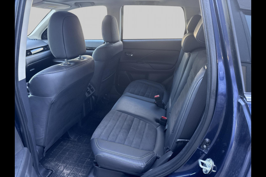 Mitsubishi Outlander 2.0 2WD CVT Limited 7-persoons Automaat | elektrische achterklep | stuurverwarming | Apple-carplay