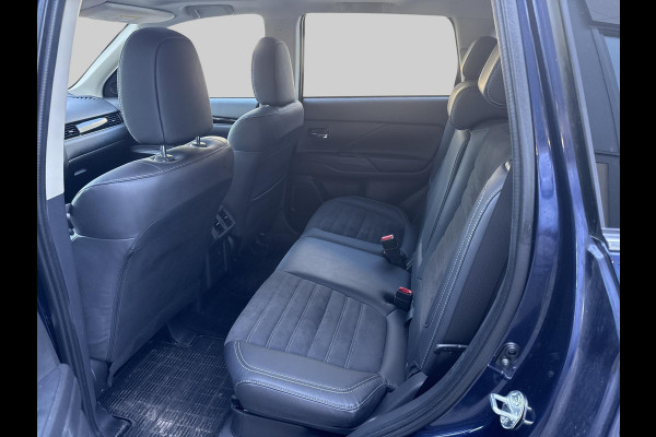 Mitsubishi Outlander 2.0 2WD CVT Limited 7-persoons Automaat | elektrische achterklep | stuurverwarming | Apple-carplay