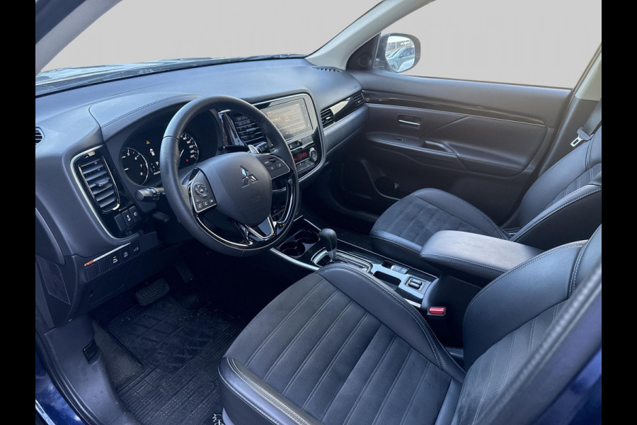 Mitsubishi Outlander 2.0 2WD CVT Limited 7-persoons Automaat | elektrische achterklep | stuurverwarming | Apple-carplay