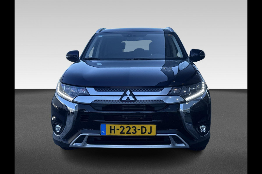 Mitsubishi Outlander 2.0 2WD CVT Limited 7-persoons Automaat | elektrische achterklep | stuurverwarming | Apple-carplay