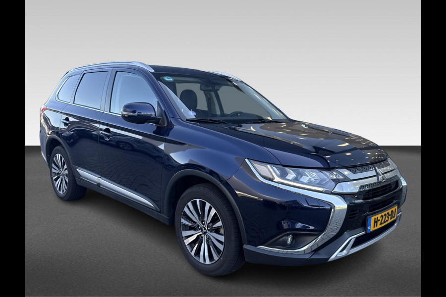 Mitsubishi Outlander 2.0 2WD CVT Limited 7-persoons Automaat | elektrische achterklep | stuurverwarming | Apple-carplay