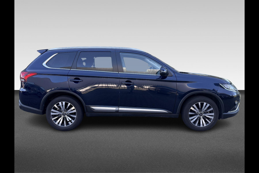 Mitsubishi Outlander 2.0 2WD CVT Limited 7-persoons Automaat | elektrische achterklep | stuurverwarming | Apple-carplay