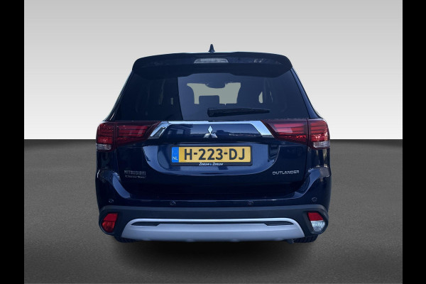 Mitsubishi Outlander 2.0 2WD CVT Limited 7-persoons Automaat | elektrische achterklep | stuurverwarming | Apple-carplay