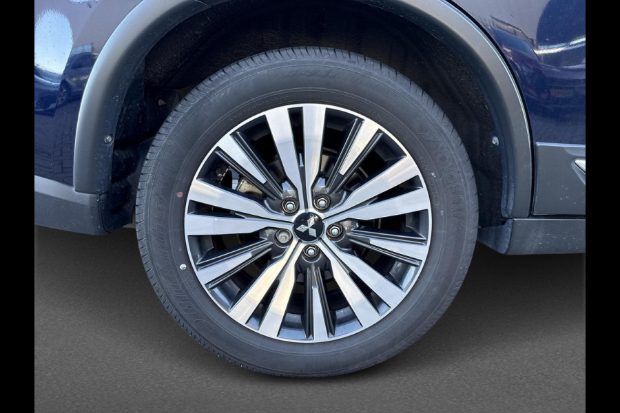 Mitsubishi Outlander 2.0 2WD CVT Limited 7-persoons Automaat | elektrische achterklep | stuurverwarming | Apple-carplay