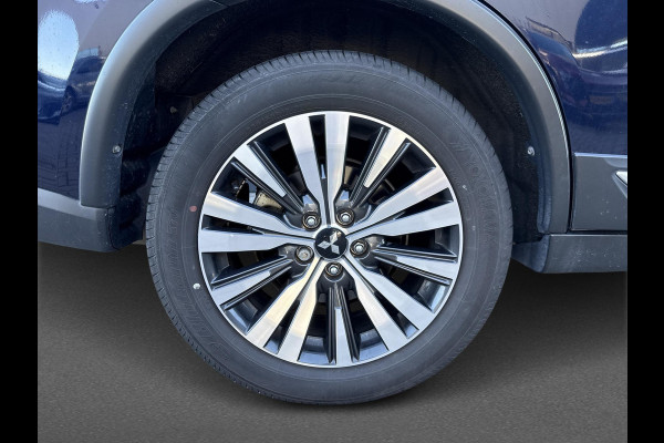 Mitsubishi Outlander 2.0 2WD CVT Limited 7-persoons Automaat | elektrische achterklep | stuurverwarming | Apple-carplay
