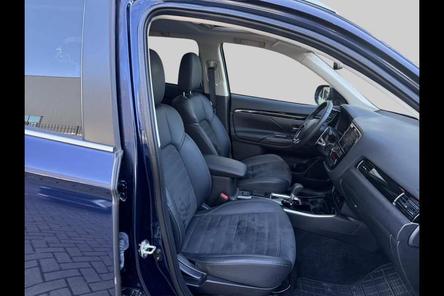 Mitsubishi Outlander 2.0 2WD CVT Limited 7-persoons Automaat | elektrische achterklep | stuurverwarming | Apple-carplay