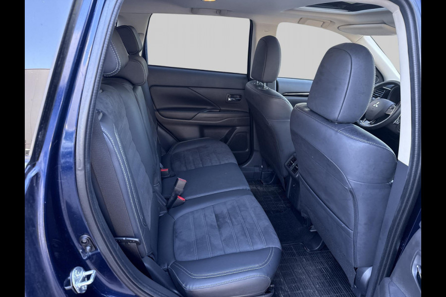 Mitsubishi Outlander 2.0 2WD CVT Limited 7-persoons Automaat | elektrische achterklep | stuurverwarming | Apple-carplay