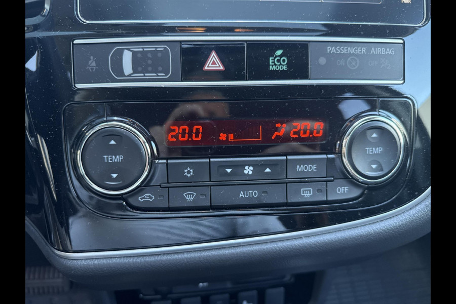 Mitsubishi Outlander 2.0 2WD CVT Limited 7-persoons Automaat | elektrische achterklep | stuurverwarming | Apple-carplay