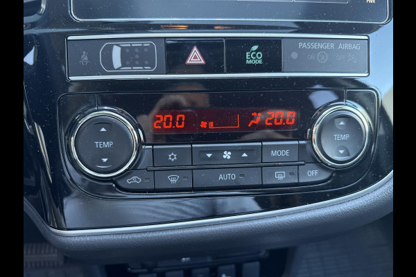 Mitsubishi Outlander 2.0 2WD CVT Limited 7-persoons Automaat | elektrische achterklep | stuurverwarming | Apple-carplay