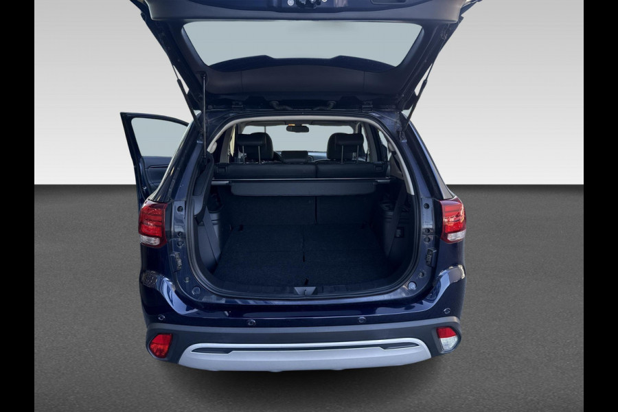 Mitsubishi Outlander 2.0 2WD CVT Limited 7-persoons Automaat | elektrische achterklep | stuurverwarming | Apple-carplay