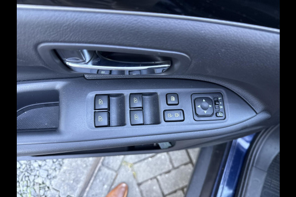 Mitsubishi Outlander 2.0 2WD CVT Limited 7-persoons Automaat | elektrische achterklep | stuurverwarming | Apple-carplay